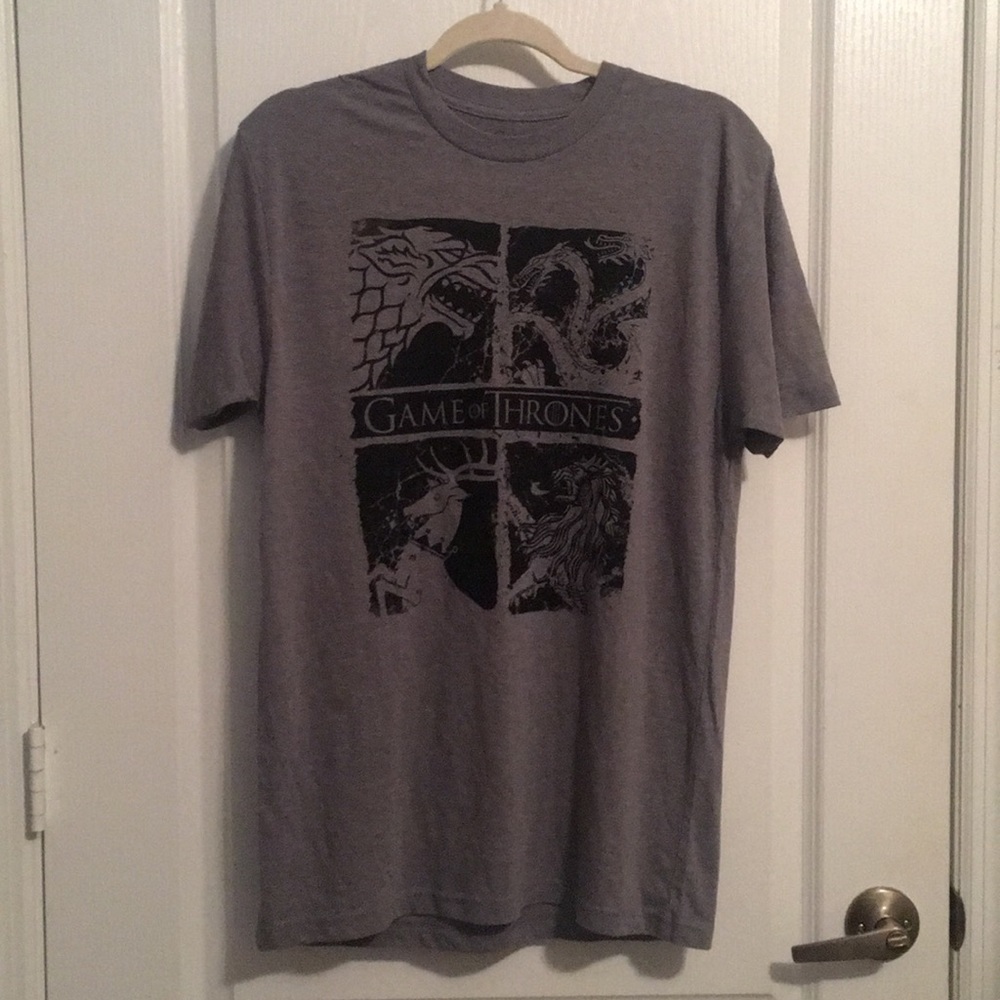 Woman’s Game of thrones graphic tee- Medium